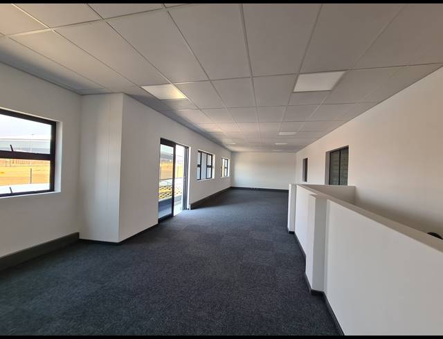 501M² WAREHOUSE TO LET IN LONGLAKE